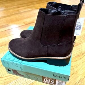 NWT Brown Kensie boots with side zipper, anti slip sole
